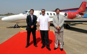 Praful Patelm ministro do governo, é o rei dos bidis