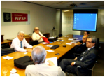 Grupo de Trabalho do Comdefesa discutindo exportações. Participaram desta reunião Joélcio de Campos Silveira e Roberto Carvalho, ambos da FIESP; coronel Sérgio Luiz Pais Ribeiro, do Ministério da Defesa; Thiago Couto Carneiro, do Ministério das Relações Exteriores; João Ulisses Pimenta, da Apex; e José Salomão Júnior, da Atech. Foto: Divulgação / FIESP