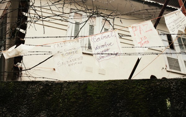 Cartazes de protesto em Santa Teresa (Foto André Mantelli)