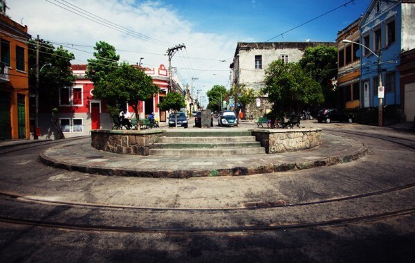 Largo das Neves com os trilhos do bonde (Foto André Mantelli)