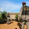 Nilcilene e Força Nacional visitam casa de tesoureiro da associação, que fugiu depois de ameaças