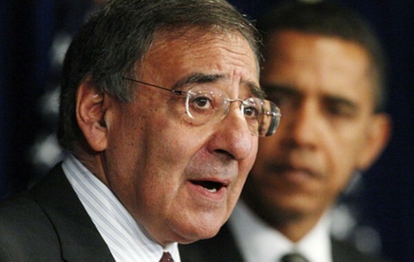 O secretário de defesa americano Leon Panetta está à frente da política de manter os gastos militares no mesmo patamar, apesar da crise.