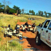 Policiais da GEO no momento do confronto. Um deles segura um fuzil automatico