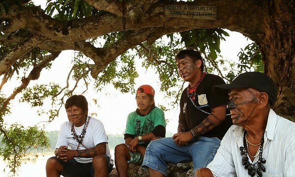 Indígenas do povo mundurukus pintados para a guerra com jenipapo e carvão/ Foto: Fernanda Ligabue