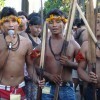 Índios Awá-Guajá cantam no acampamento Terra Livre em Altamira (PA), em 2011, contra os grandes projetos da região. Foto: Divulgação CIMI/MA