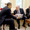 O presidente dos EUA Barack Obama, com Sepp Blatter e Jack Warner, ex-vice presidente da FIFA e atual ministro em Trinidad  e Tobago