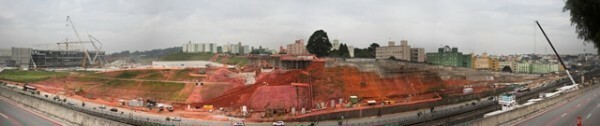 Foto panorâmica da região do futuro estádio do Corinthians. Parte do convênio entre Estado e Prefeitura, obras estão a todo vapor. (Foto: Saulo Tomé)