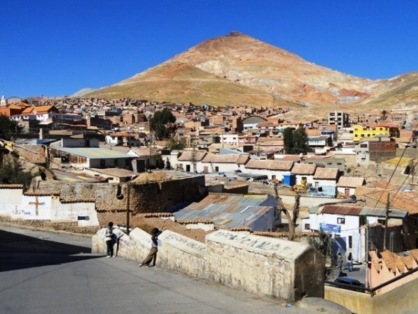 Potosí nunca foi fundada oficialmente. A cidade foi se construindo abaixo do Cerro Rico, voltada para a atividade da mineração