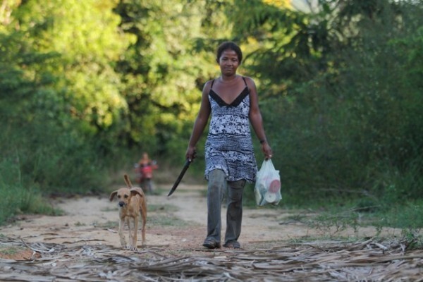 Junto ao pai Marcos Gomes, ela coordena um grupo de 70 famílias que ocupavam duas fazendas em Itupiranga. Foto de Antônio Cícero