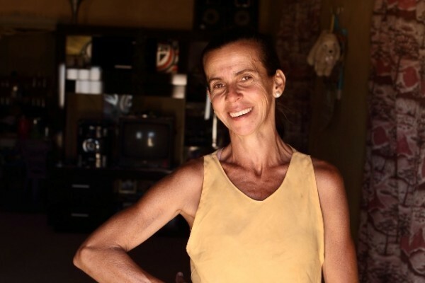 Elenilde Ribeiro, 39 anos, vive em Cajueiro, bairro de Guaribas onde a água ainda não chegou mas o Bolsa Família já: "Tiro R$ 134 no meu cartão mas para mim está sendo mil."