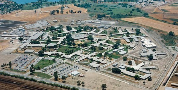 Instituição Prisional para Mulheres em Corona, Califórnia