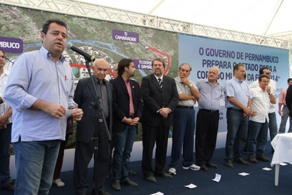 Representantes do governo de Pernambuco anunciam o Promob (Programa Estadual de Mobilidade) (Foto: Divulgação)