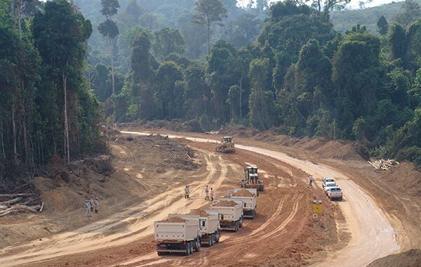 Obras de melhorias no Travessão no sítio Belo Monte, da usina Belo Monte, no rio Xingu, Pará - Foto Governo Federal - Divulgação (outubro 2011)