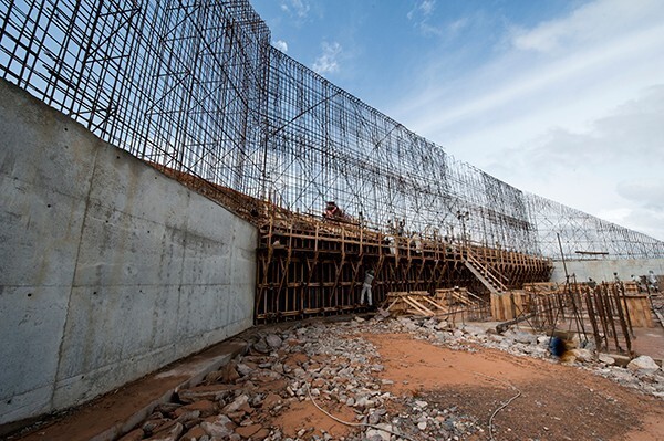 Obras no Canal de Derivação da hidrelétrica Belo Monte que está sendo construída em Altamira, no Pará - Foto Governo Federal - Divulgação (dezembro 2011)