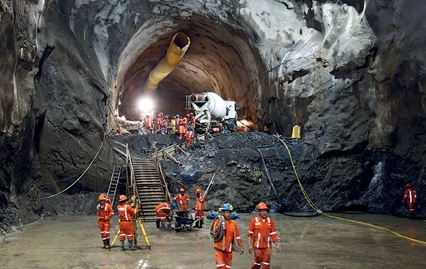 Perfuração de túnel nas obras da Hidrelétrica-de Chaglla, no Peru - Imagem - Divulgação Odebrecht