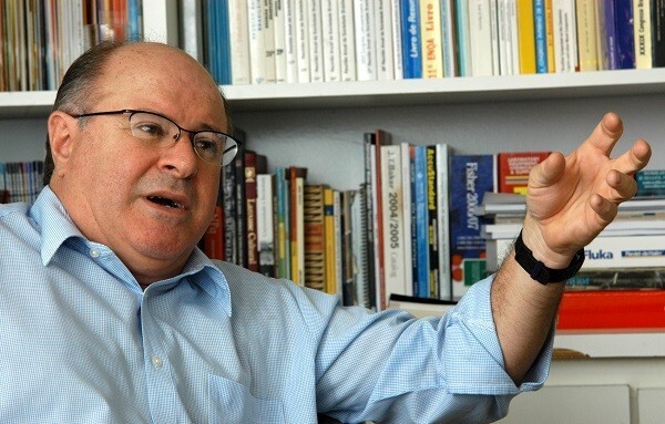 Para Wilson Jardim, da Unicamp, exigir a qualidade da água fornecida pela concessionária é um exercício de cidadania (Foto: Antoninho Perri – Ascom – Unicamp)
