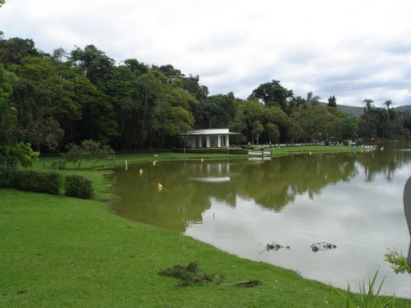 : MP pede tombamento do parque de São Lourenço, que tem diferentes águas minerais e construções da década de 1930, mas para grupo de moradores, medida é insuficiente para a preservação dos recursos hídricos (Foto: Marina Almeida)